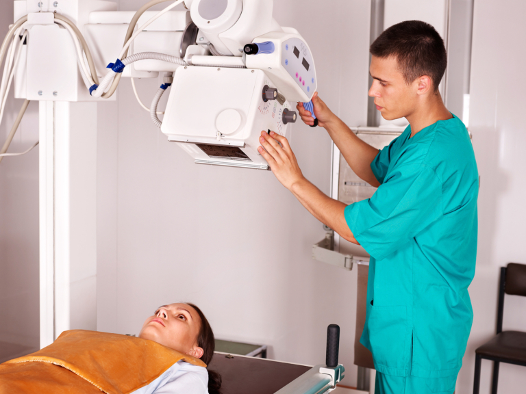 Radiotherapy centre Austria - Patient with doctor radiologist