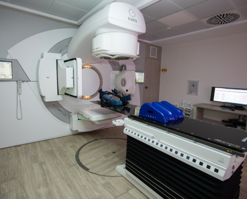 Radiotherapy treatment - first linear accelerator technology IMRT