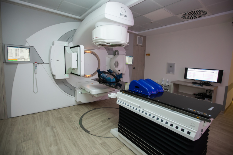 Radiotherapy treatment - first linear accelerator technology IMRT
